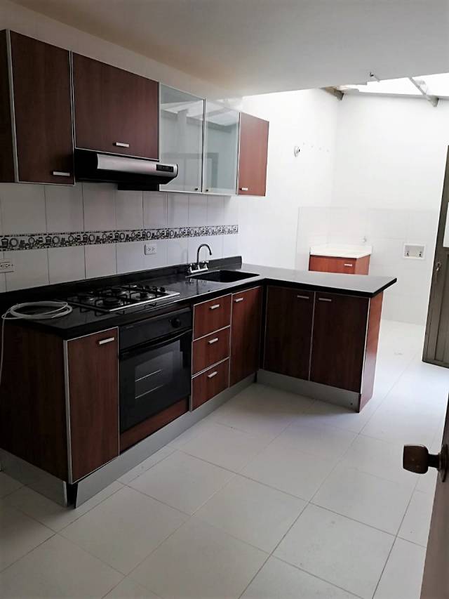 Bonita casa en conjunto cerrado de 90 m2, en Cota