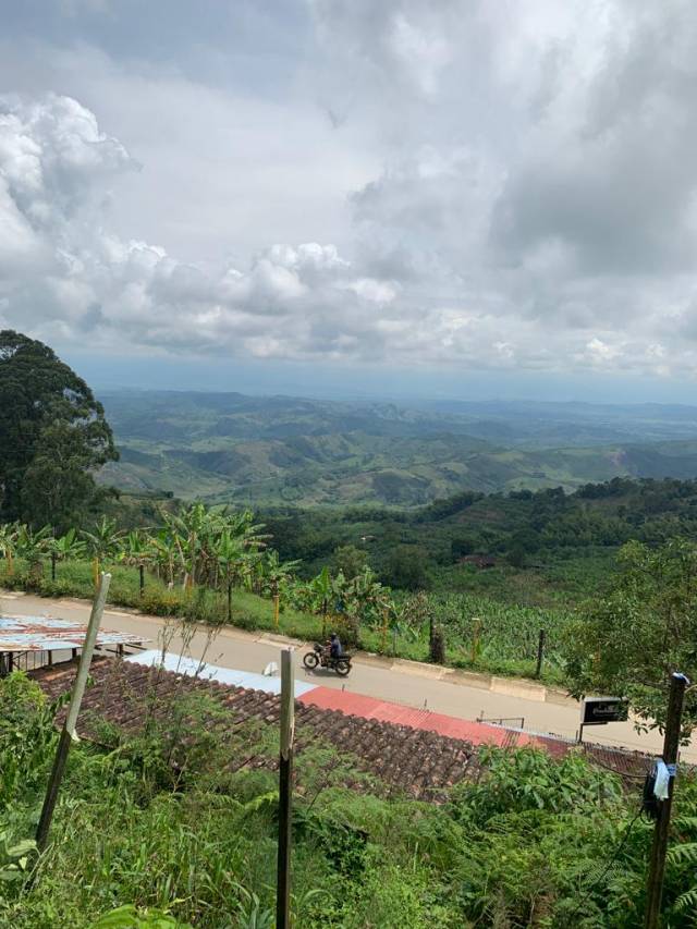 ESPECTACULAR LOTE CON VISTA AL VALLE DEL CAUCA