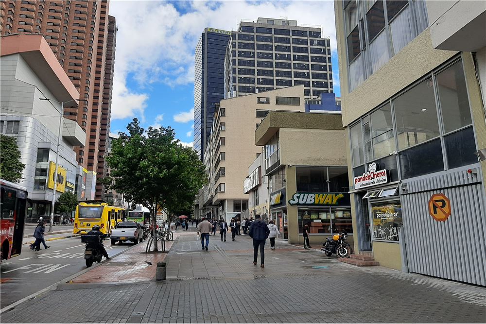 SE VENDE LOCAL 169m2 SOBRE LA SEPTIMA!