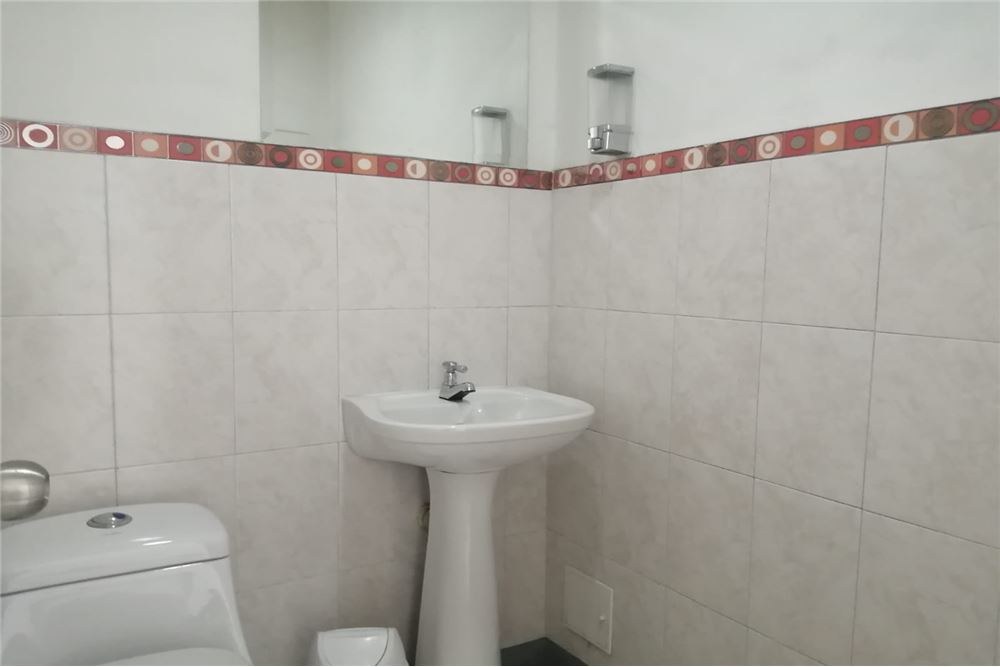 OPORTUNIDAD VENDO CASA  300 M2 PARA REMODELAR