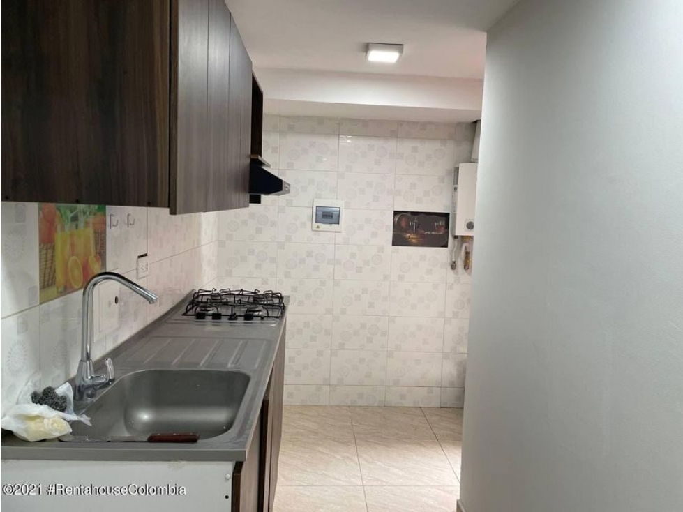 Apartamento en  La Arboleda RAH CO: 23-4