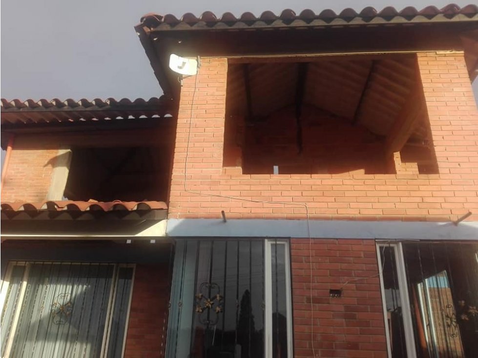 SE VENDE O SE PERMUTA CASA EN COGUA