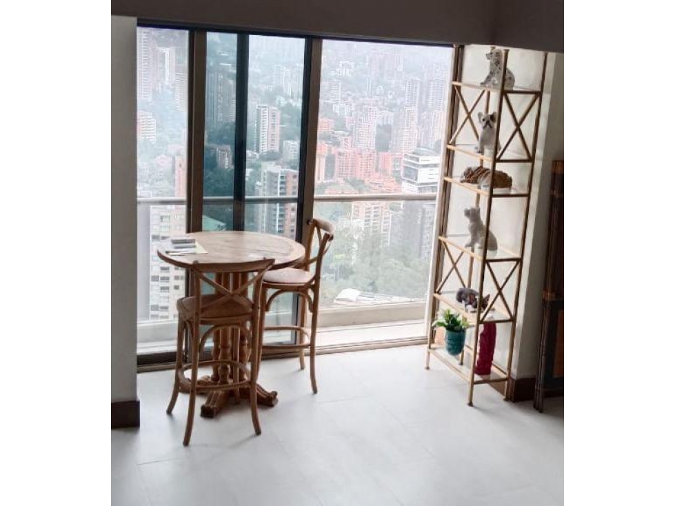 VENTA APARTAMENTO DUPLEX ALTOS DEL POBLADO, VISTA A CIUDAD.