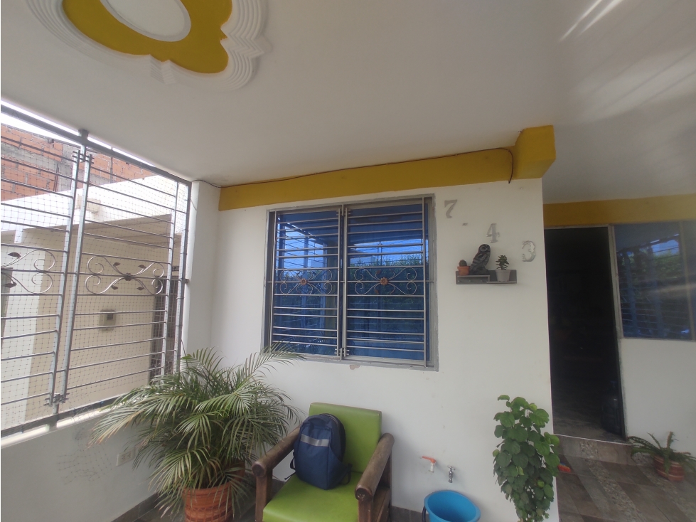 CASA CON AMPLIOS ESPACIOS PARA ARRIENDO URB. BUENA VISTA