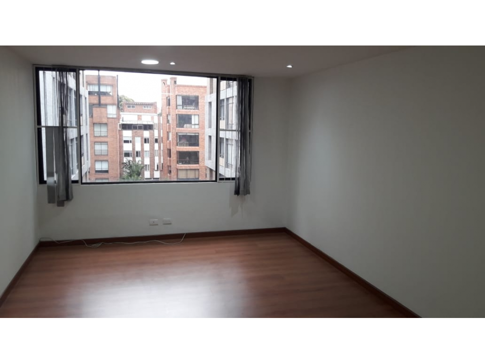 Oficina Chico Arriendo 54.25M2 $2.600.000 incluida administración