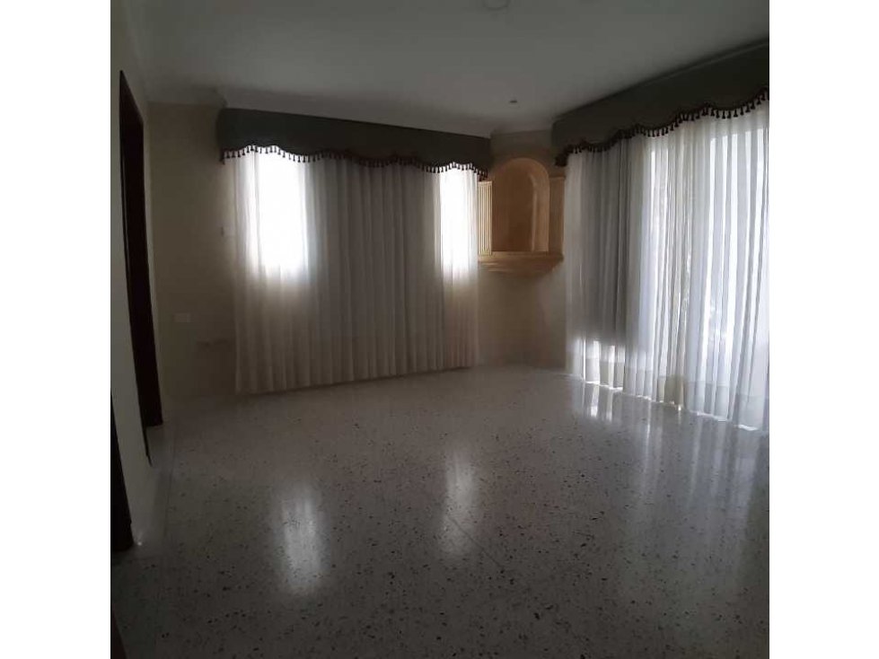 APARTAMENTO DUPLEX 180 m2 CERCA A CENTROS COMERCIALES