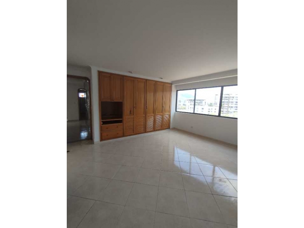 Apartamento en pinares 210 mts 4 habitaciones para VENTA O ARRIEDO