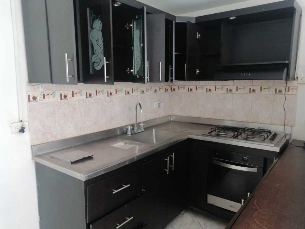 ARRENDAMOS APARTAMENTO EN LOS CERROS CON 3 HABITACIONES