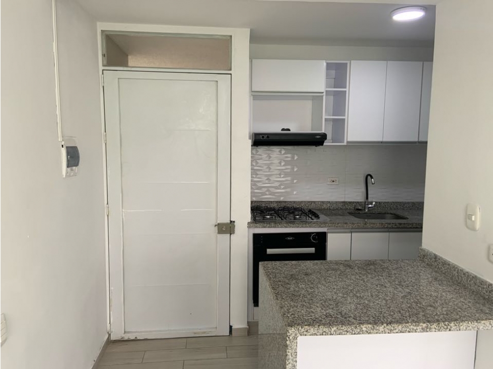 ARRIENDO APARTAMENTO EN PRIMER PISO BARRIO ALAMEDA DEL RÍO