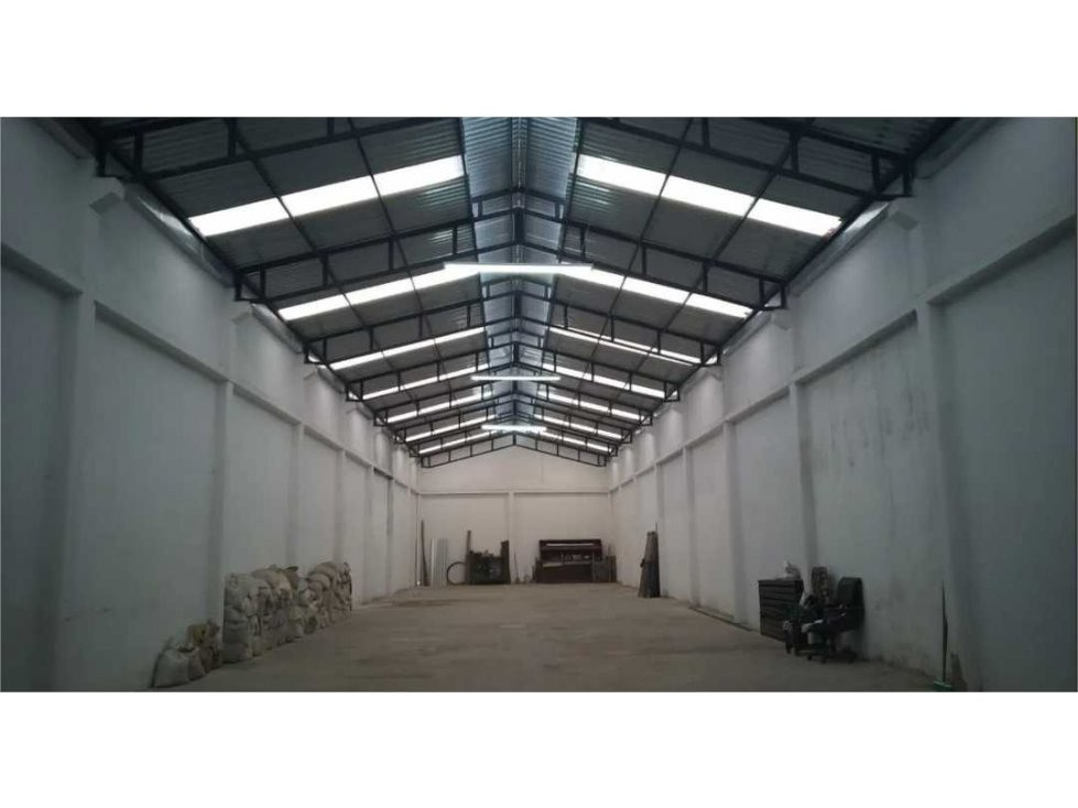 Excelente bodega en el barrio Boyacá Real, cuenta con 400 m2  Terreno