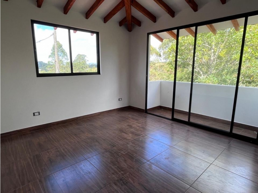 HERMOSA CASA FINCA EN VENTA EN RIONEGRO ANTIOQUIA- Excelente ubicación