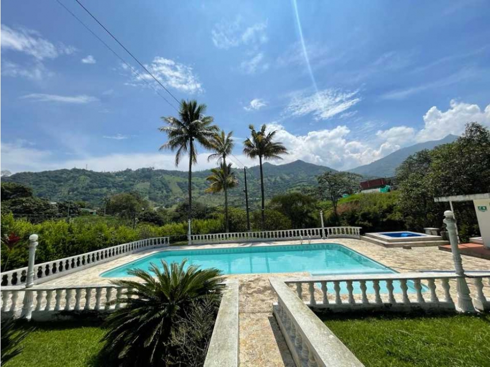 LA HERMOSA FINCA DE SUS SUEÑOS EN COPACABANA DE 6432 MTS 1200.MILLONES