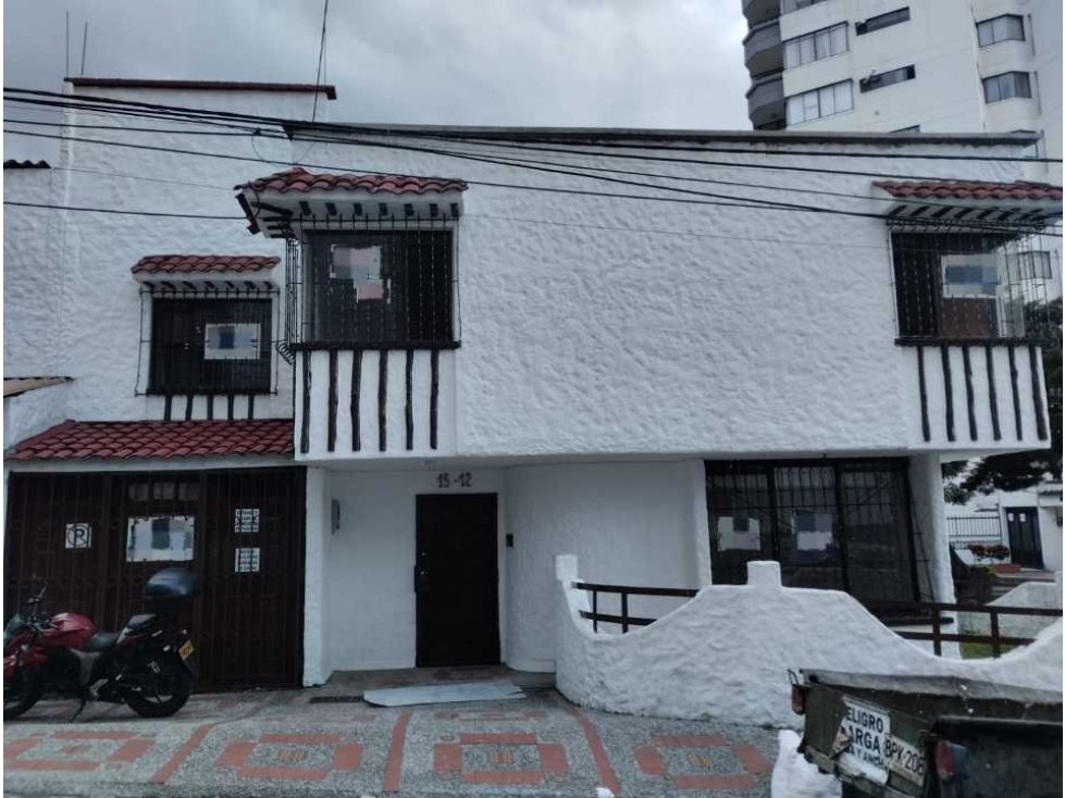 SE ALQUILA CASA COMERCIAL EN LA CIRCUNVALAR