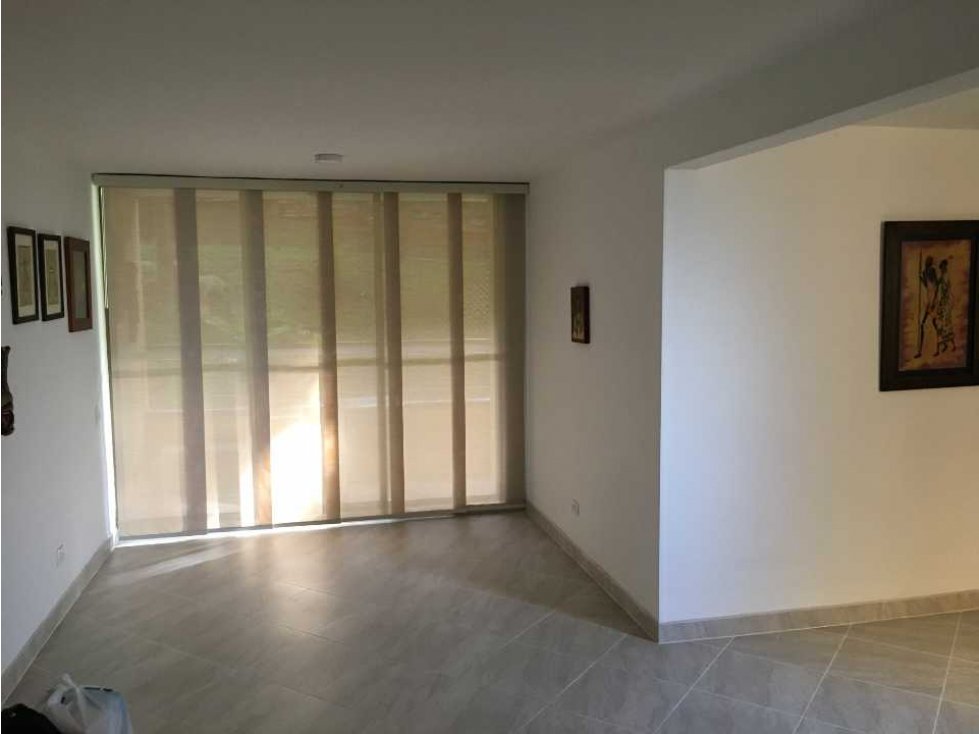 Se vende apartamento Loma De Los Bernal 75 m2 valor $ 325 millones