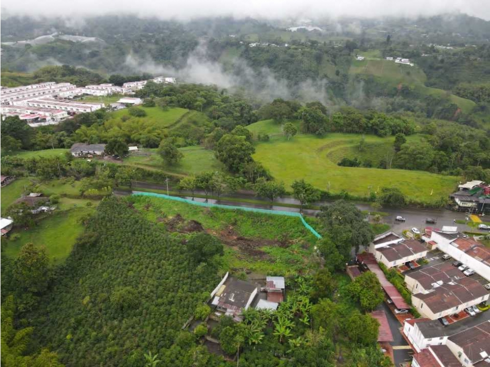 SE VENDE LOTE EN AVENIDA CENTENARIO ARMENIA QUINDIO