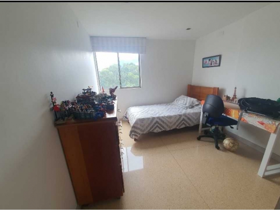 VENDO APARTAMENTO EN LA  CASTELLANA CON PARQUEADERO DOBLE