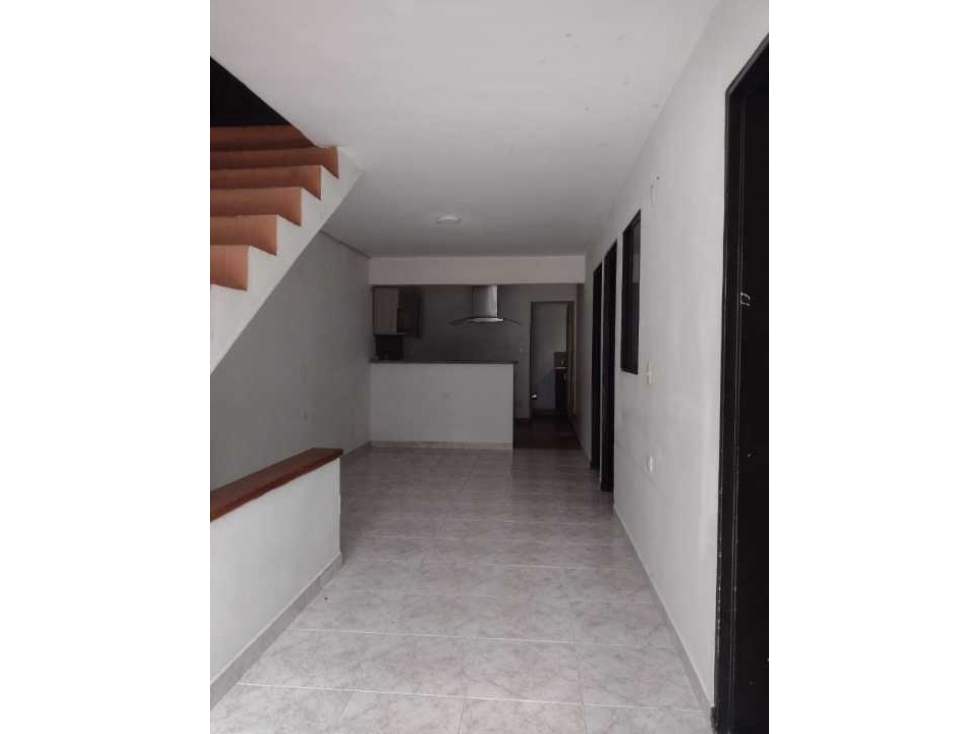 VENDO CASA 2 PISO EN EL 12 OCTUBRE PARTE BAJA