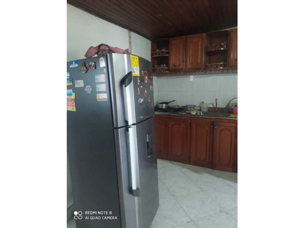 VENDO CASA 2DO PISO, UBICADA EN FLORENCIA -MEDELLIN.