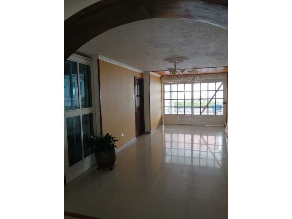 VENDO CASA COMERCIAL EN LA ESMERALDA