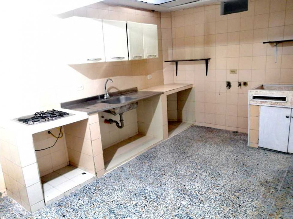 Vendo Casa con Apartaestudio (Sector de guayabal)