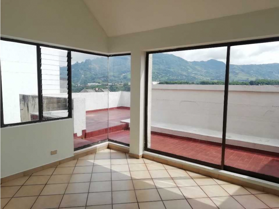 VENDO PENTHOUSE CON 2 PARQUEADEROS 2 TERRAZAS Y DEPÓSITO