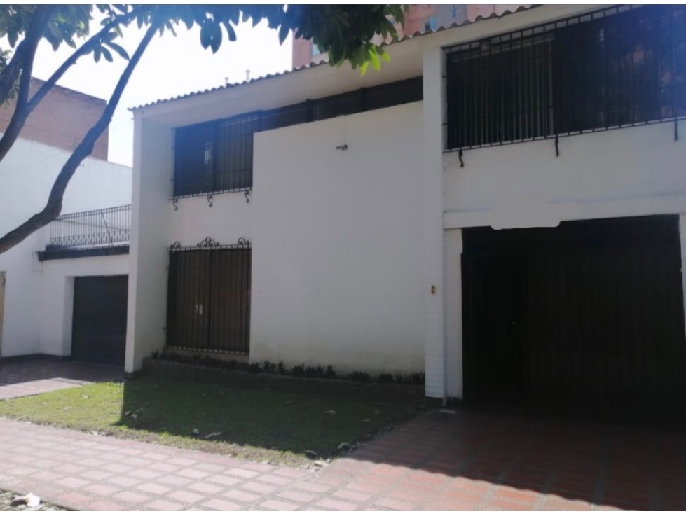 VENTA CASA LOTE LAURELES  Área de lote 405 mtrs.