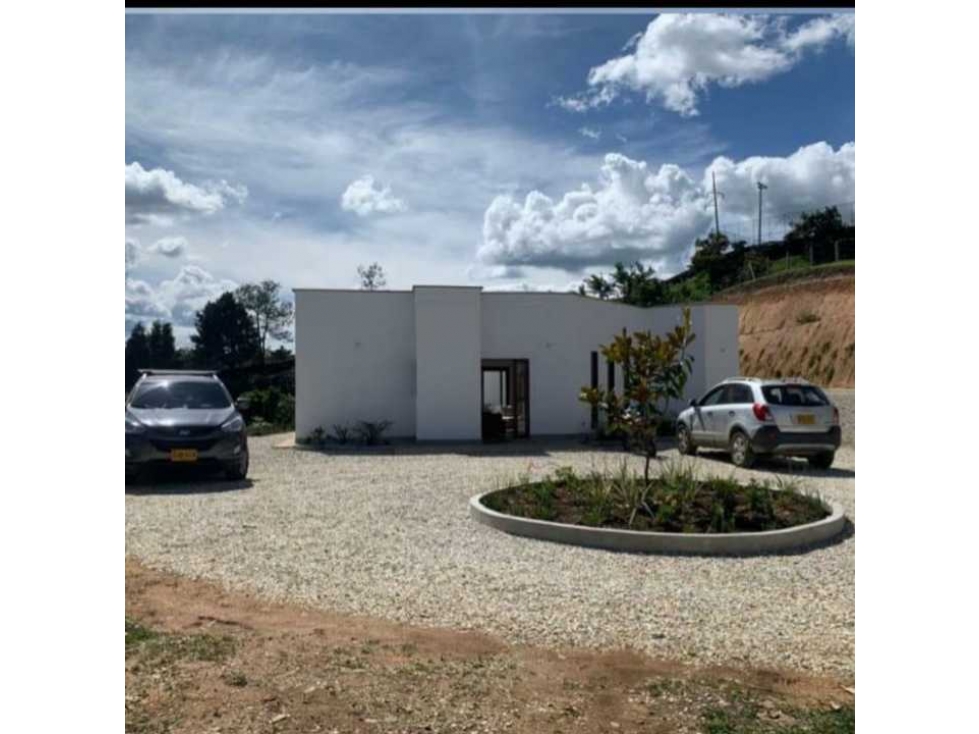 VENTA DE BONITA CASA CAMPESTRE EN RIONEGRO ANTIOQUIA SECTOR LA PLAYA